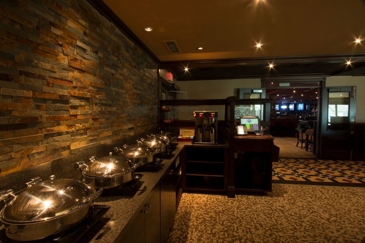 Ramada By Wyndham Northern Grand Hotel & Conference Centre Fort St. John Restaurant photo